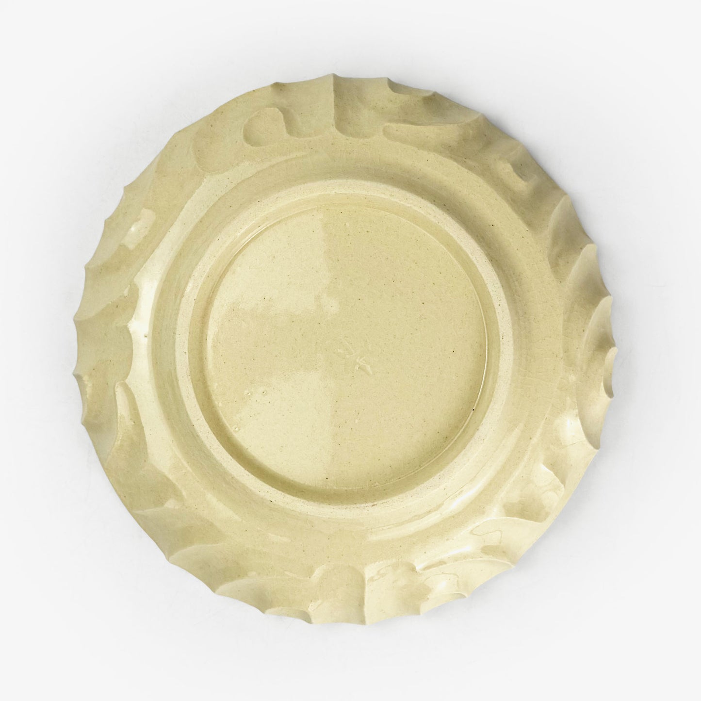 Shallow Bowl Jyomon White by Yasuko Maeda (6.5"D)