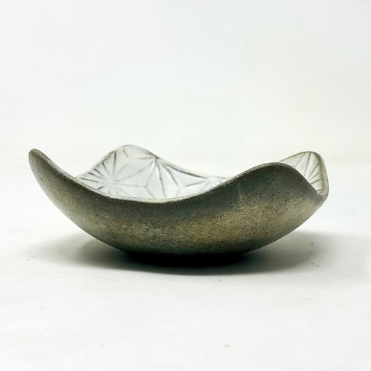 Asanoha Kobiki Small Dish (4.25"D) by Houju-gama