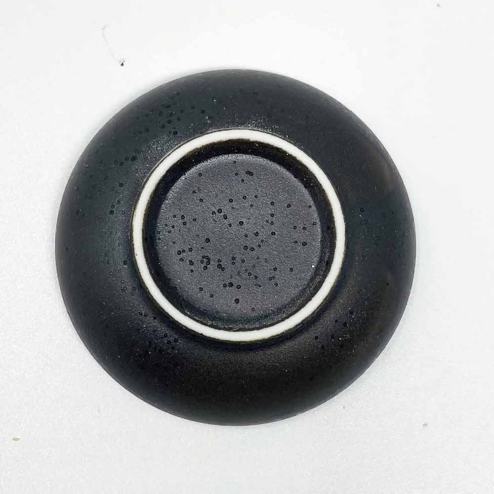 Small Dish Kushime Tokusa Kuro (3.25"D) image 4