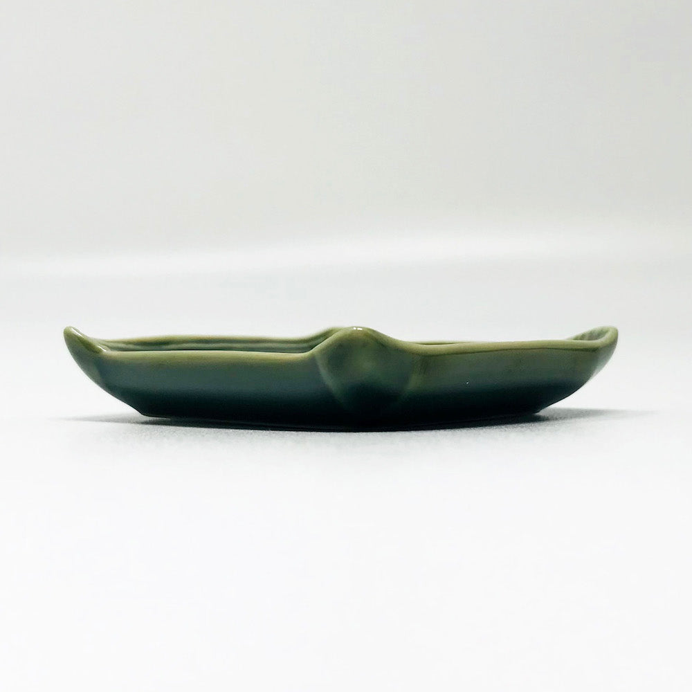 Small ChimiDish/ Chopstick Rest Oribe Koyori (2"D) image 1