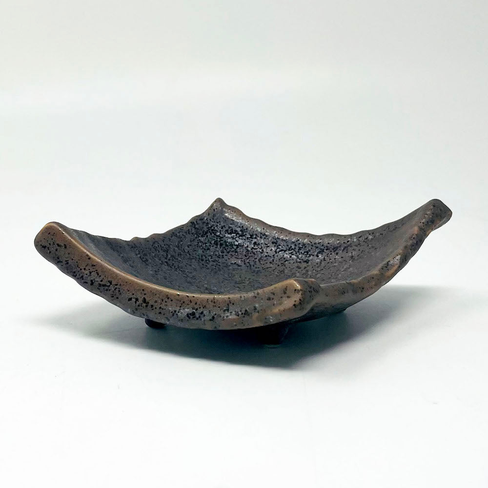 Footed Small Chinmi Dish Rhombus (5.5"x4.25") image 1