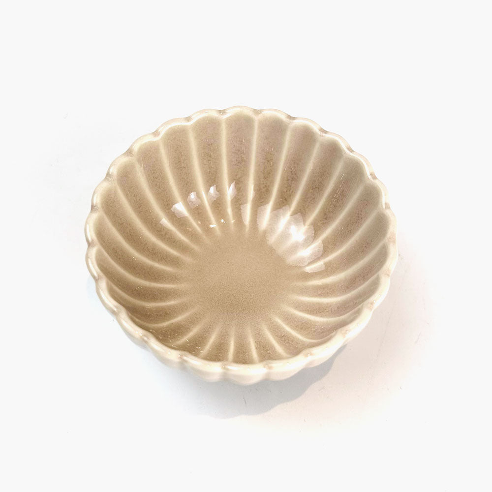 Small Dish Kiku Sakurayu (3.25"D) image 4