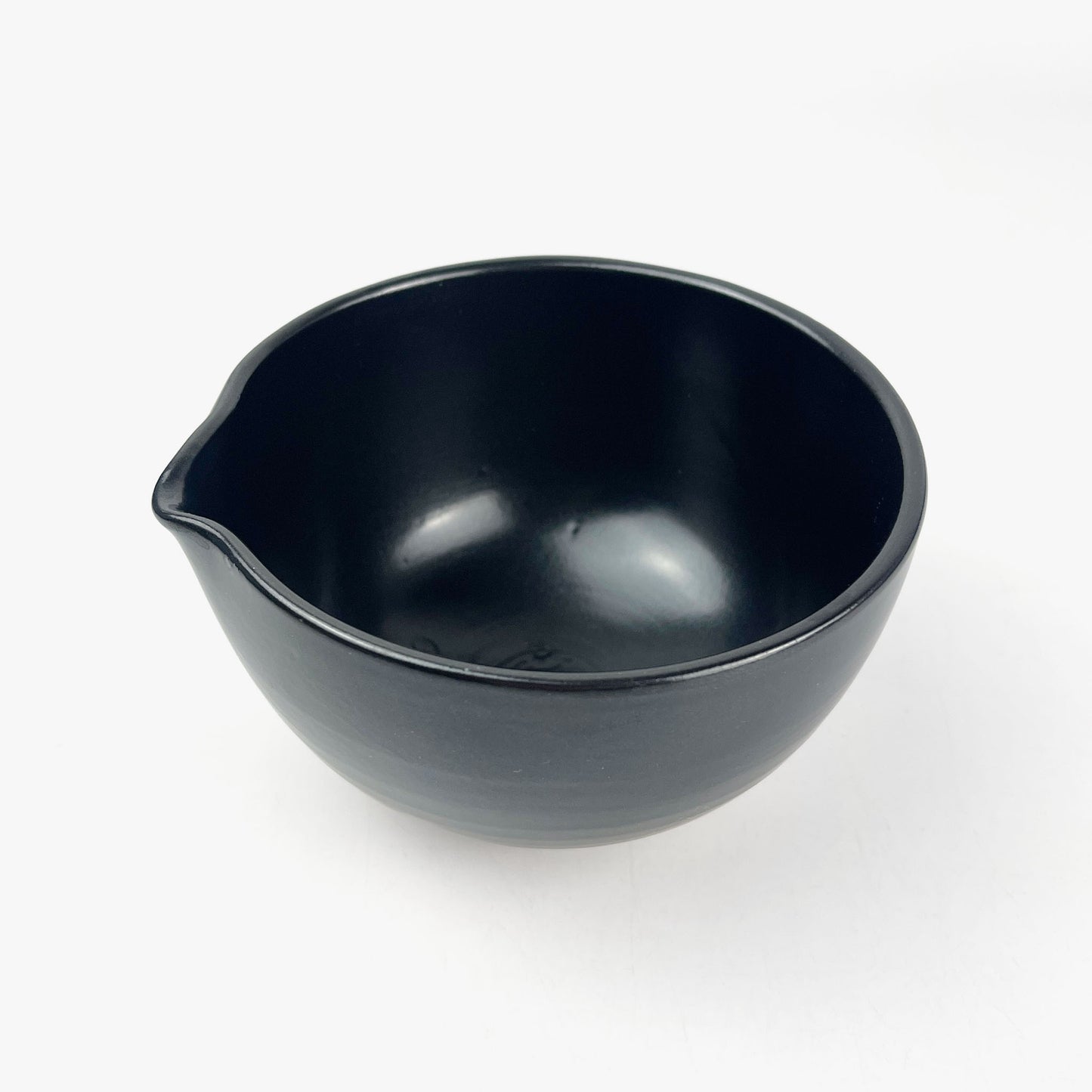 Matcha Bowl with Spout Black (5"D)