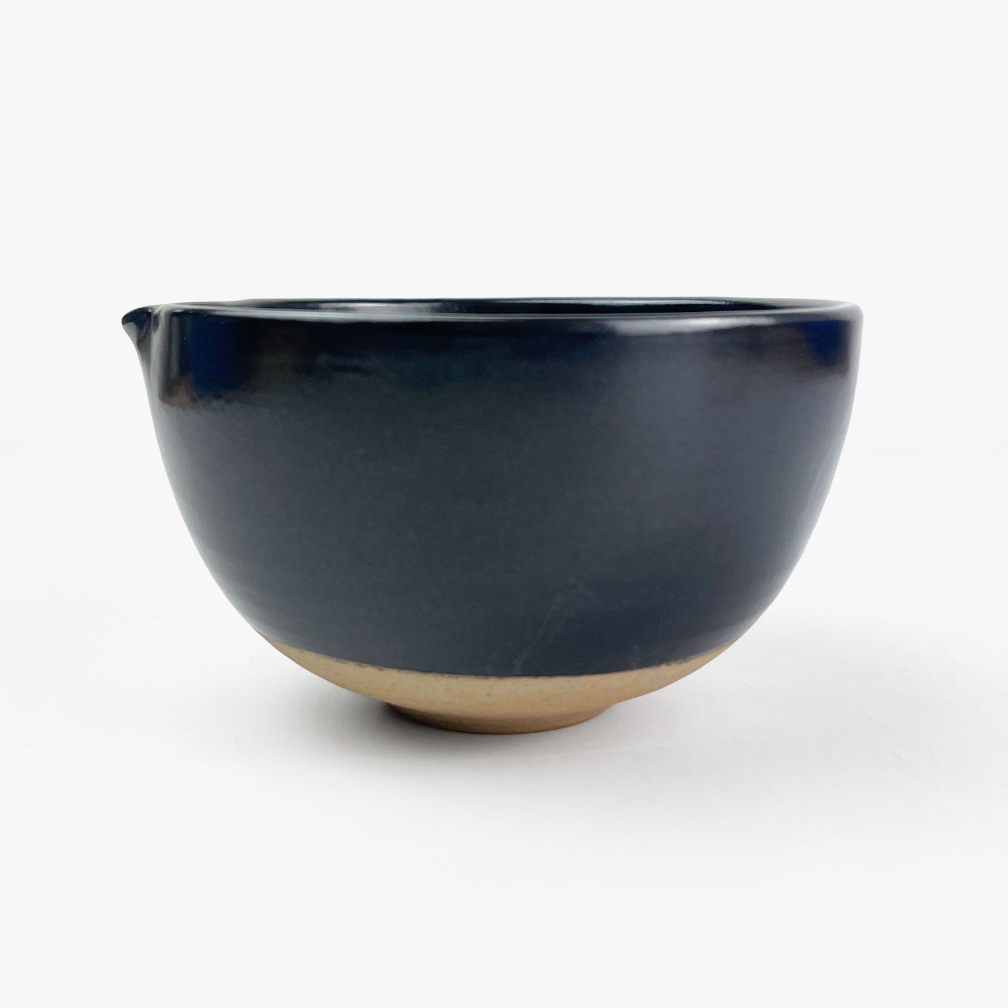 Matcha Bowl with Spout Black (5"D)