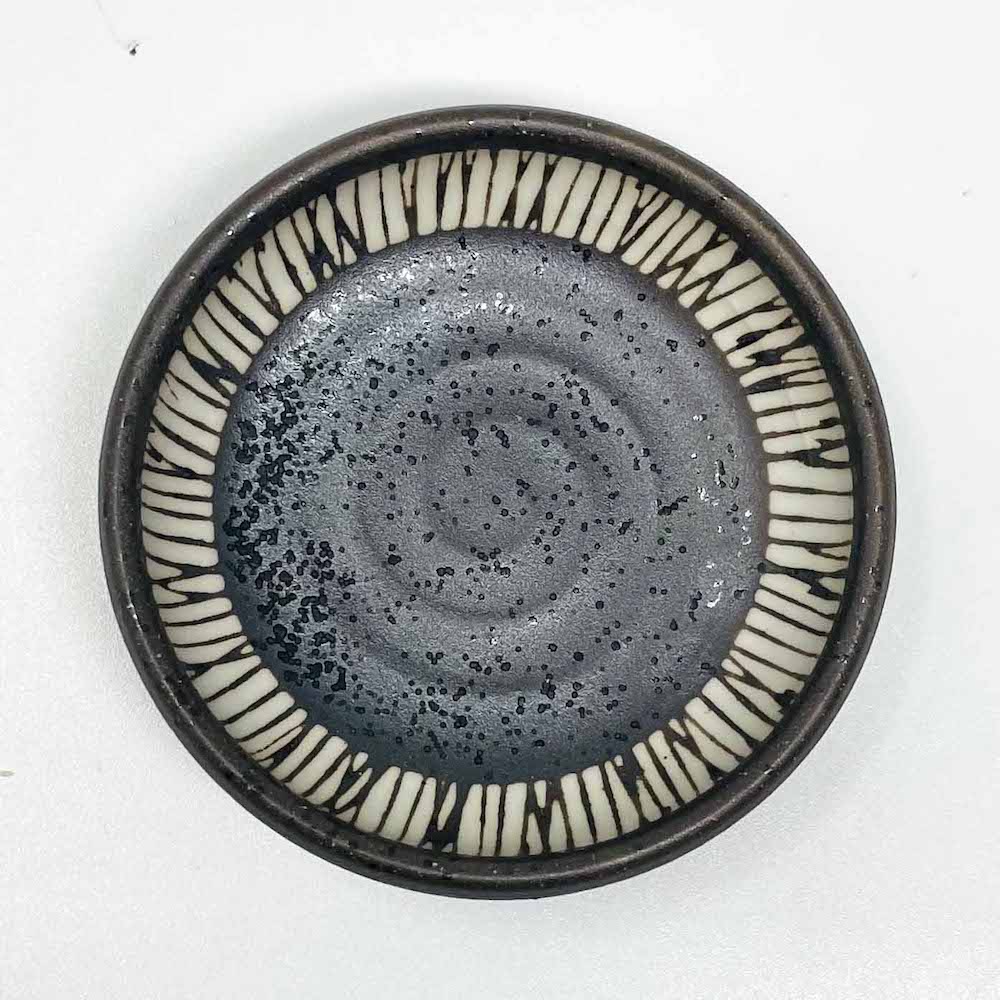 Small Dish Kushime Tokusa Kuro (3.25"D) image 1