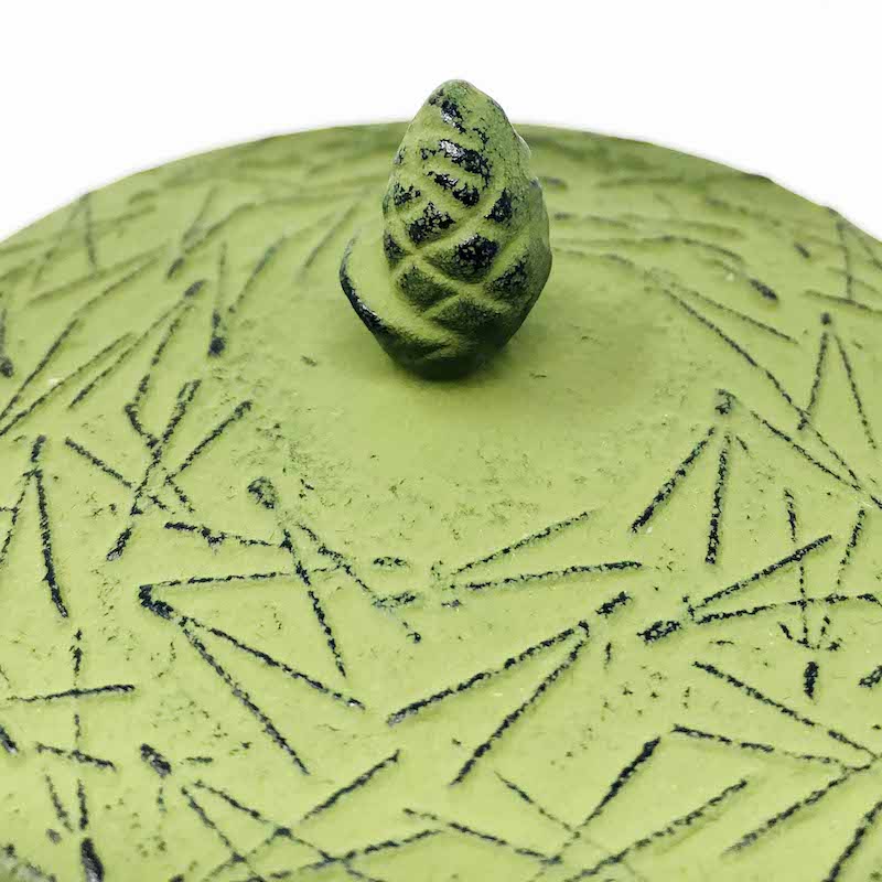 Iwachu Cast Iron Tea Pot Grass Pine Needle (22 fl.oz) image 3