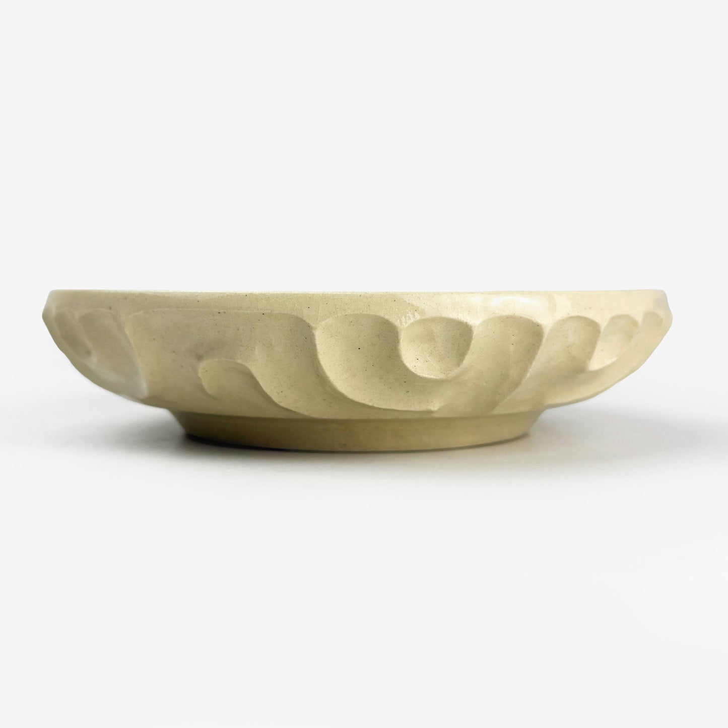 Shallow Bowl Jyomon White by Yasuko Maeda (6.5"D)