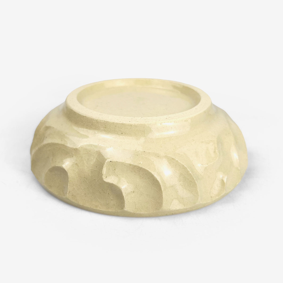 Small Shallow Bowl Jyomon White by Yasuko Maeda (4.25"D)