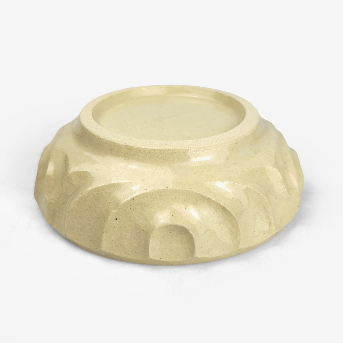 Small Shallow Bowl Jyomon White by Yasuko Maeda (4.25"D)