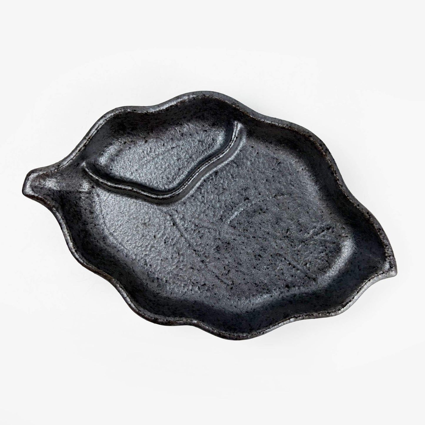 Div. Leaf Plate black (8.5" x 5.25")