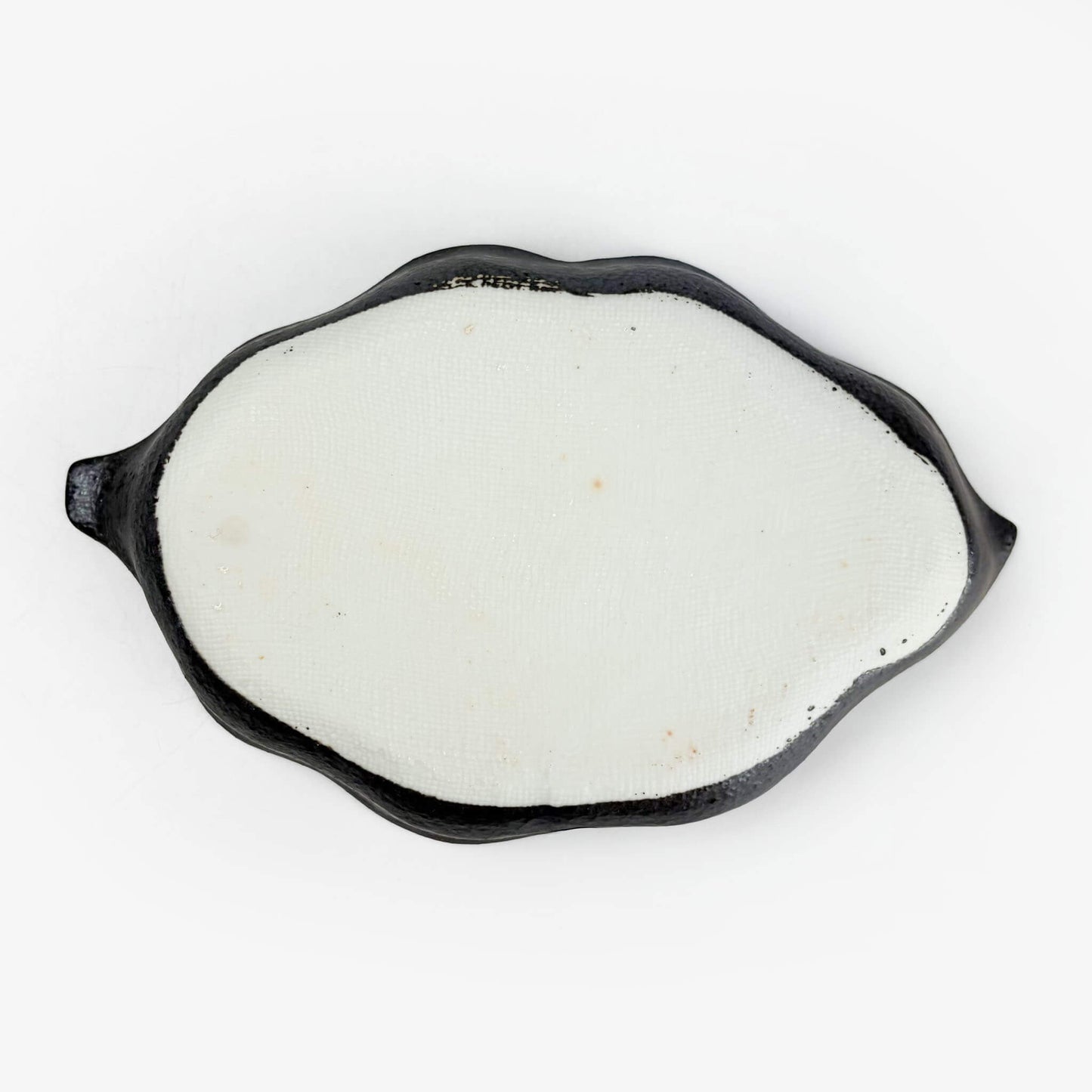 Div. Leaf Plate black (8.5" x 5.25")