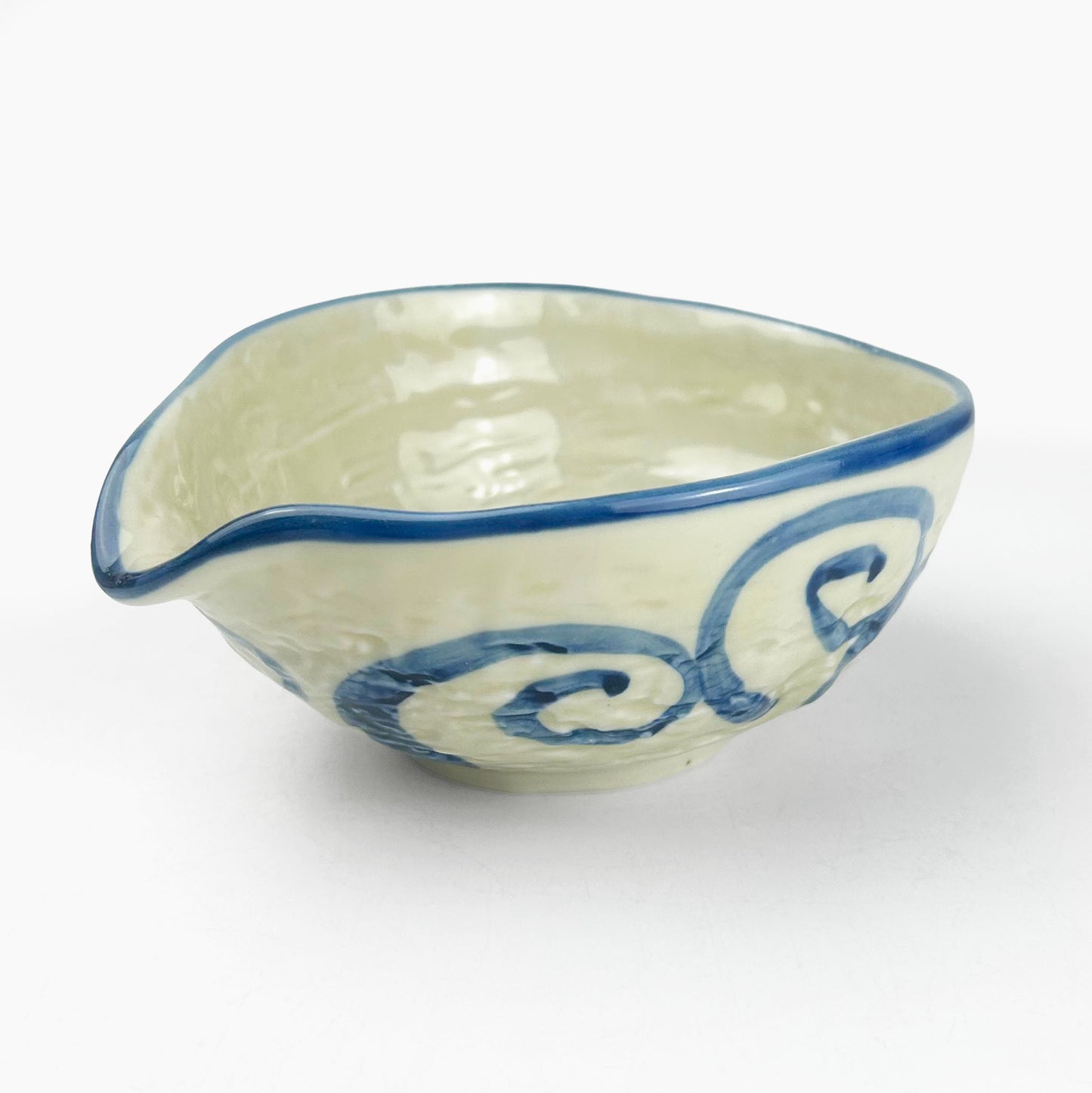 Katakuchi Bowl Uzu Karakusa (5.5"x 4.5")