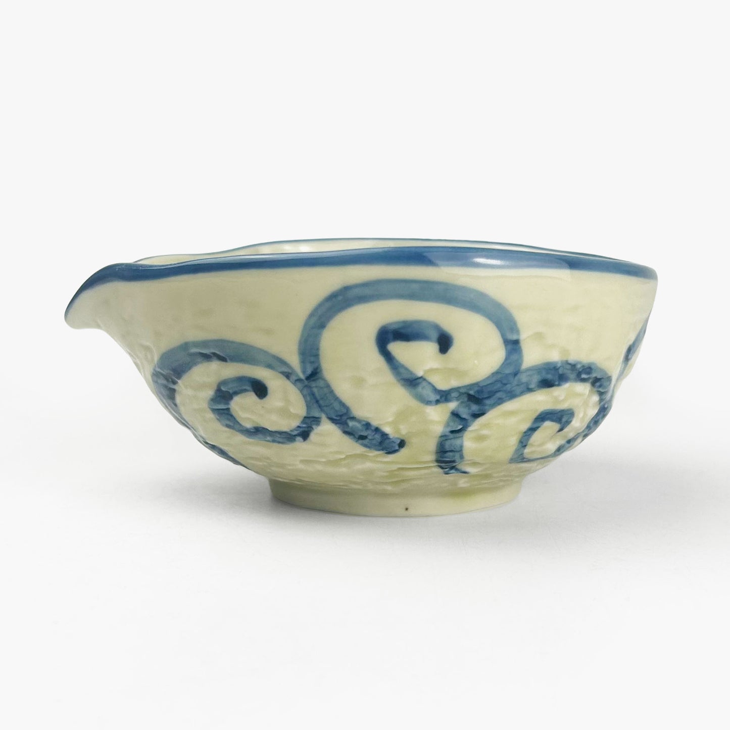 Katakuchi Bowl Uzu Karakusa (5.5"x 4.5")