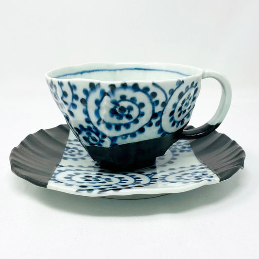 Tako Karakusa Coffee Cup  & Saucer (7 fl.oz) by Bunga Yamamoto/ Houju gama image 0