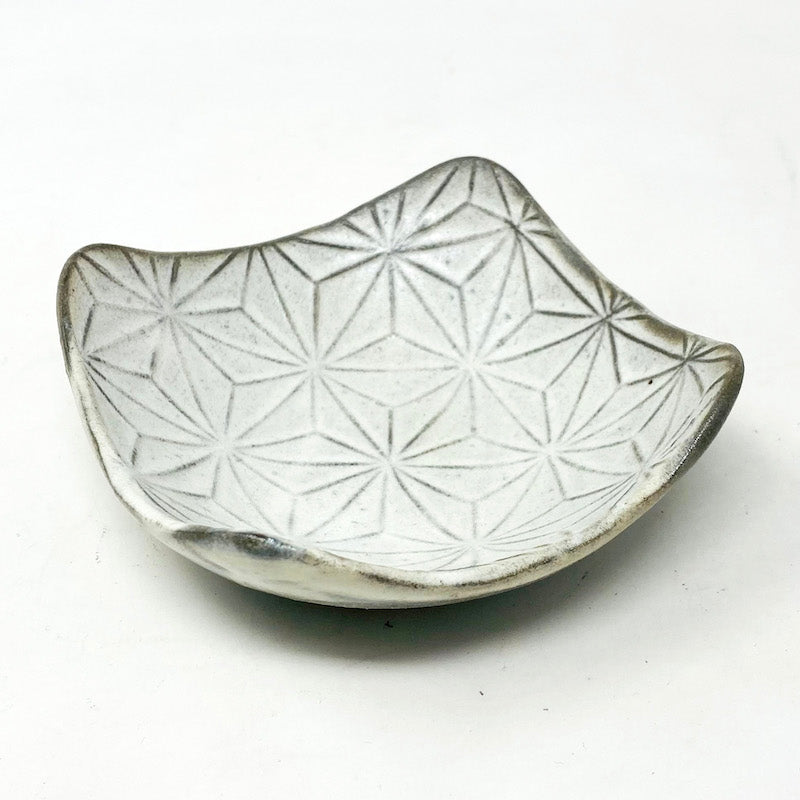 Asanoha Kobiki Small Dish (4.25"D) by Houju-gama image 0