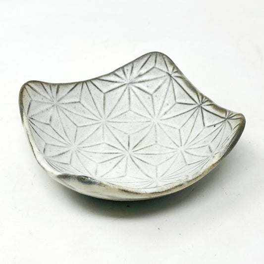 Asanoha Kobiki Small Dish (4.25"D) by Houju-gama image 0