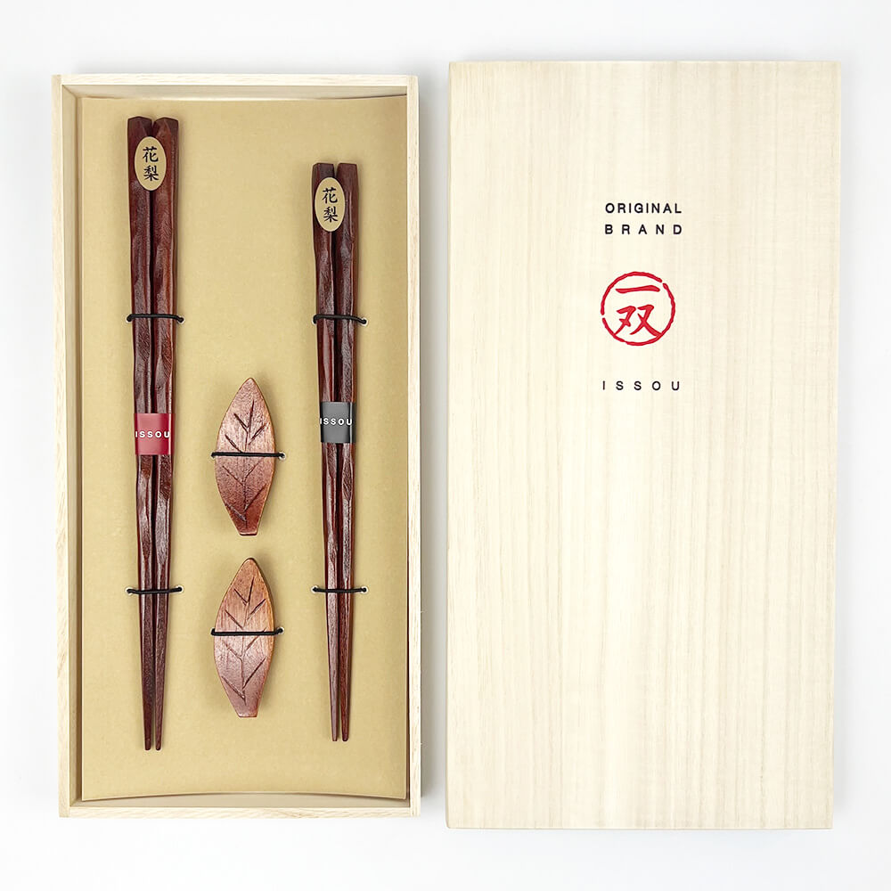 Wakasa-nuri Pair Chopsticks & Rests Set (9" and 8.25") image 0