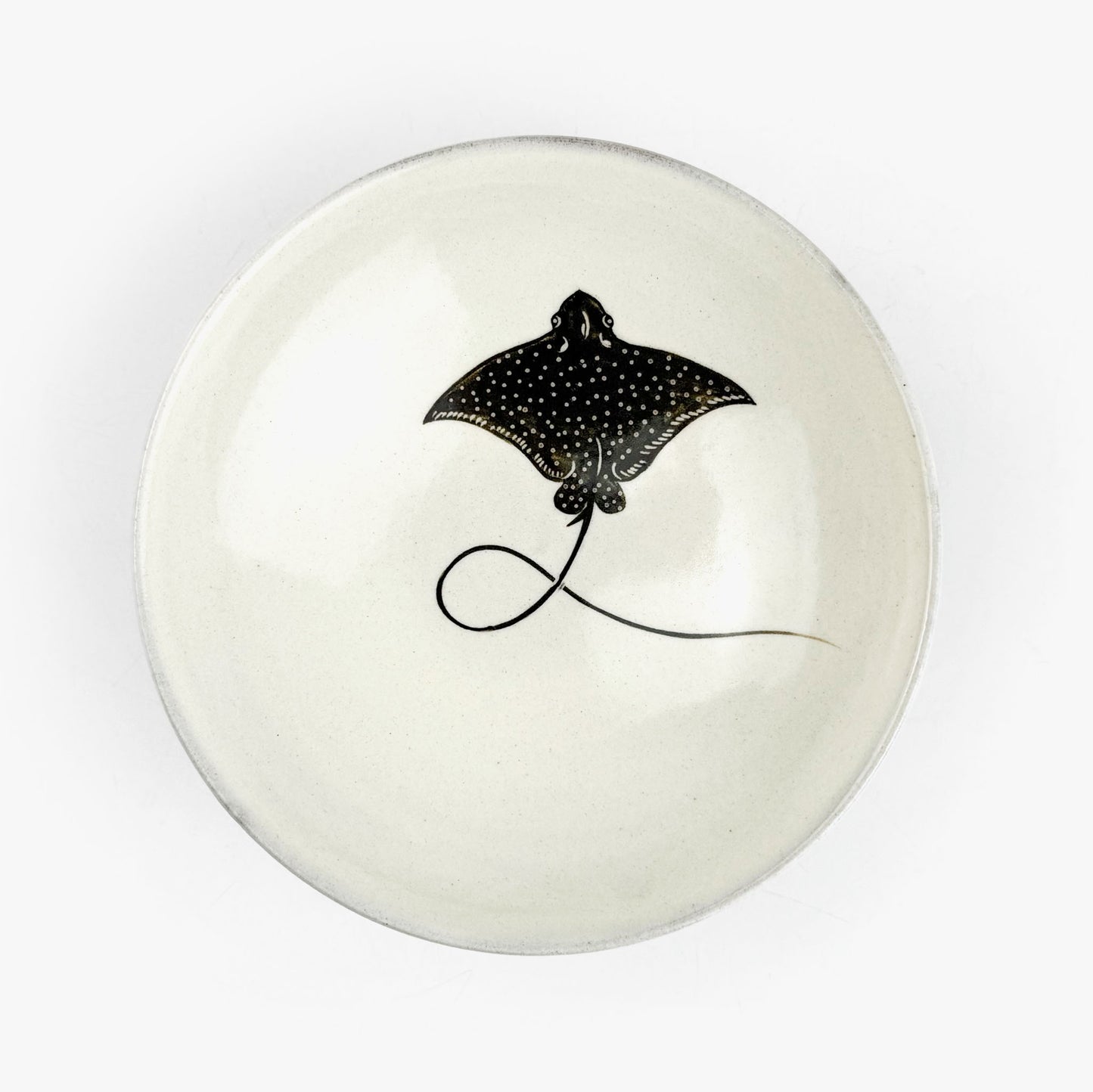 Round Plate Long Tail Ray (5.25"D) by Takunobu Sawada