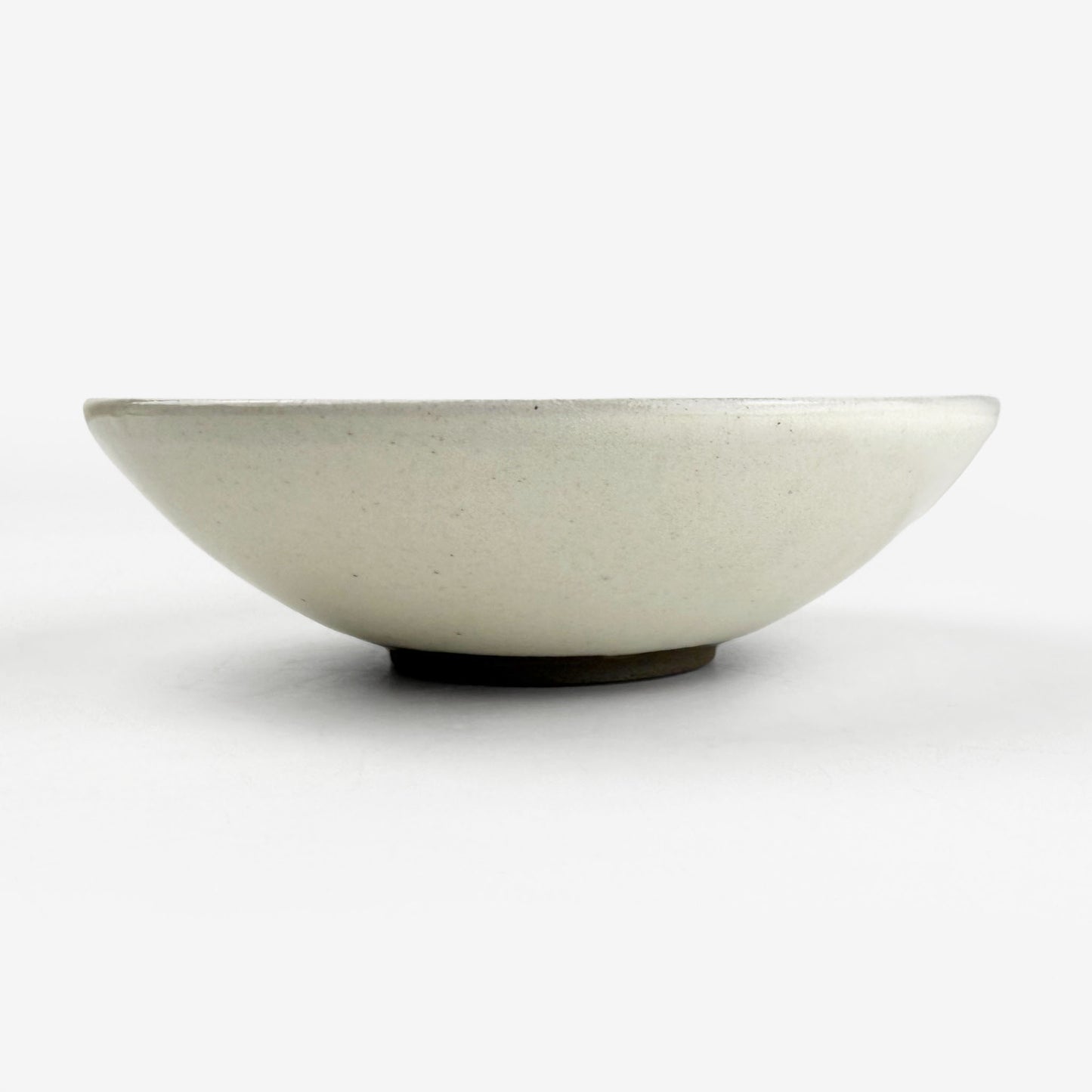 Round Plate Long Tail Ray (5.25"D) by Takunobu Sawada