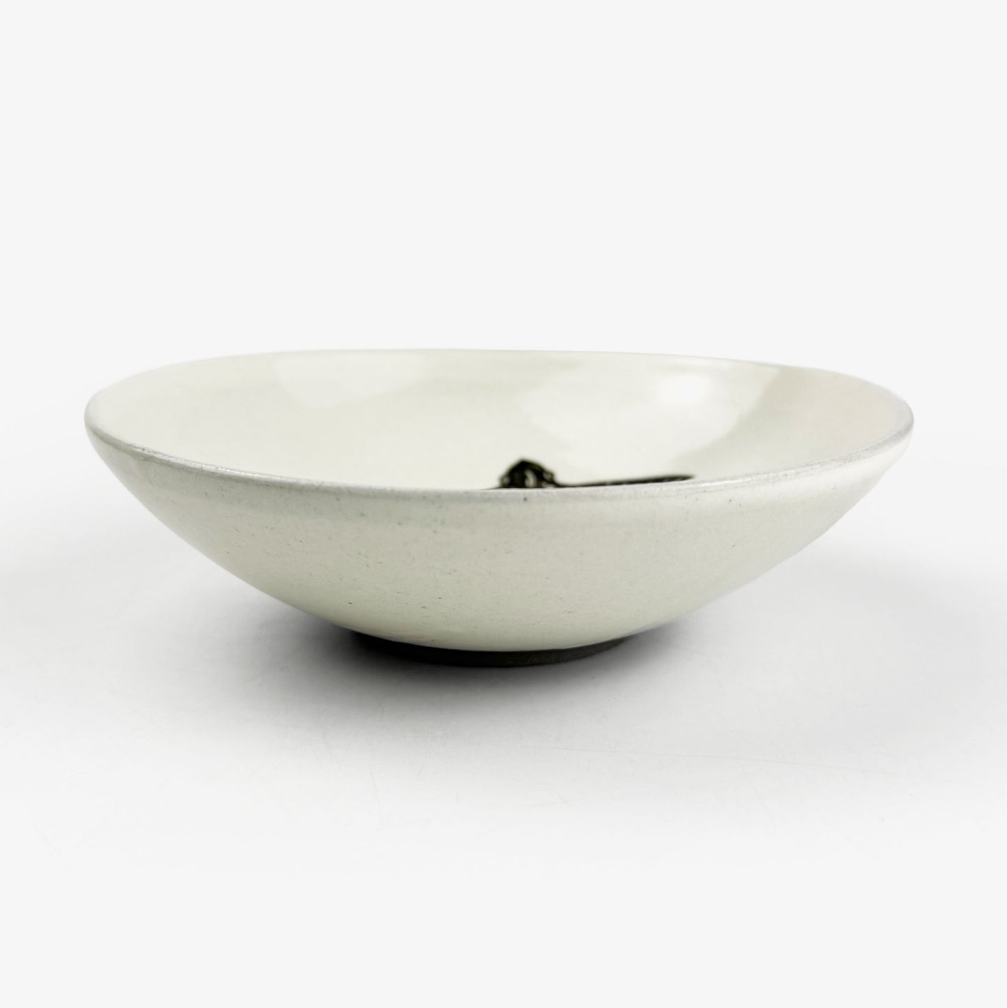 Round Plate Long Tail Ray (5.25"D) by Takunobu Sawada