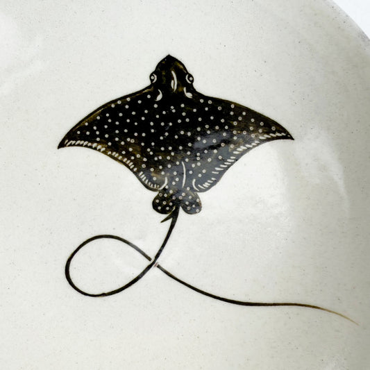 Round Plate Long Tail Ray (5.25"D) by Takunobu Sawada