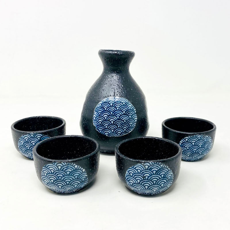 Navy Blue Seigaiha (青海波) Sake Set 1:4 image 0