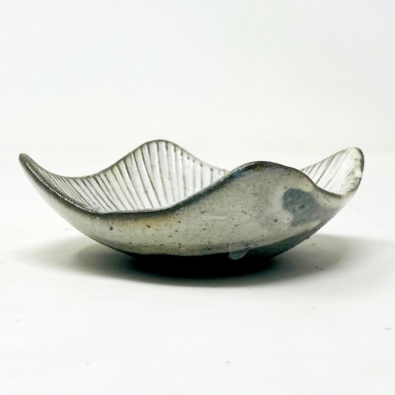 Tokusa Kobiki Small Dish (4"D) by Houju-gama