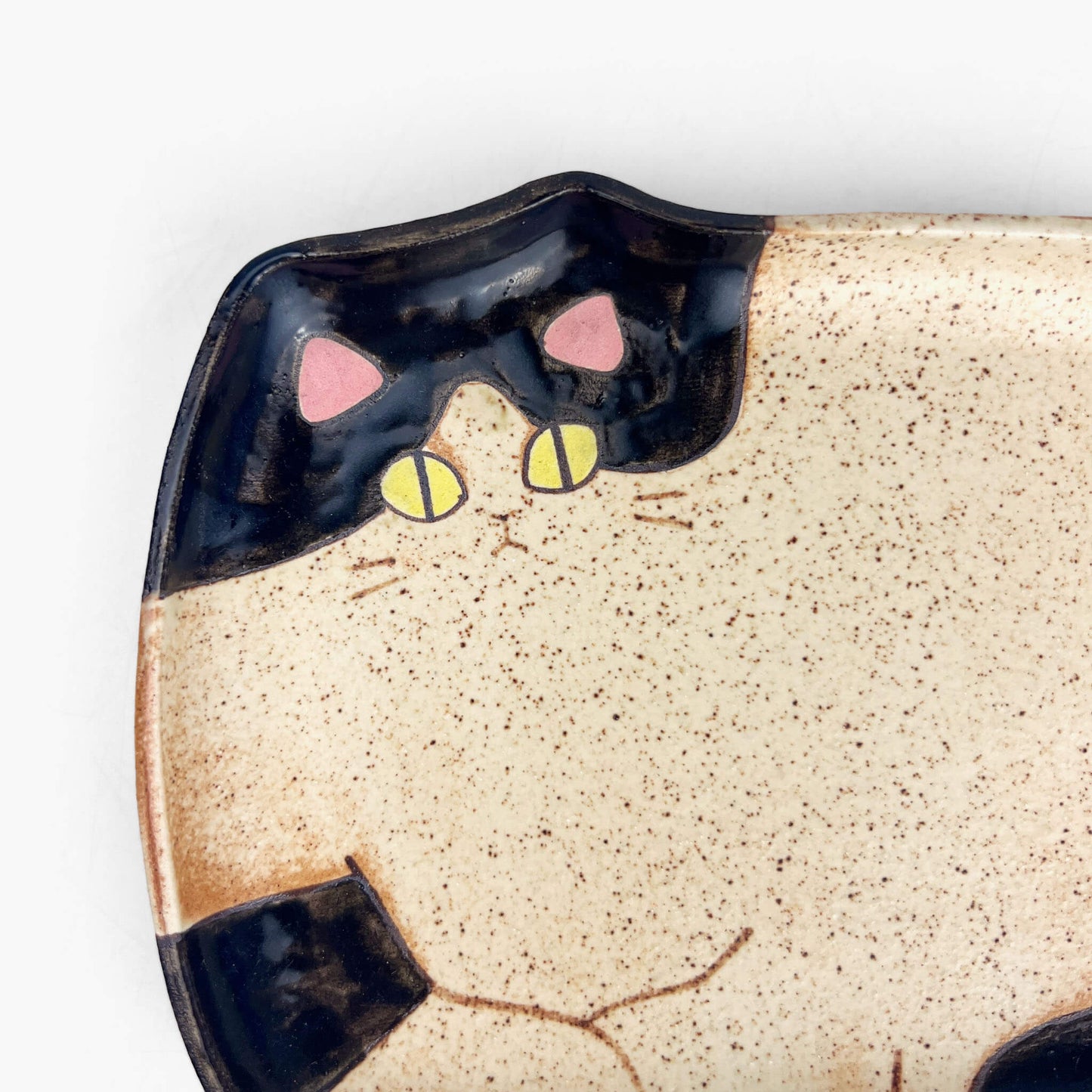 Cat Plate Tuxedo Tsugumi (6.75") by Yoji Horikoshi