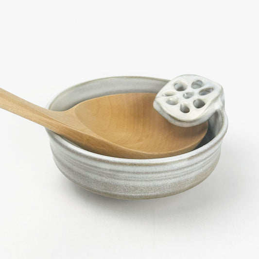 Tetote Ladle Stand White (4.25"D) by Keishuugama