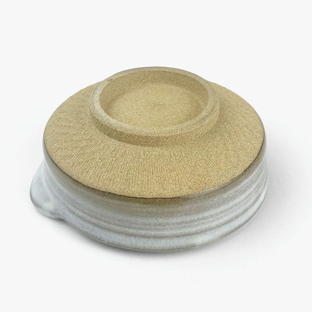 Tetote Ladle Stand White (4.25"D) by Keishuugama