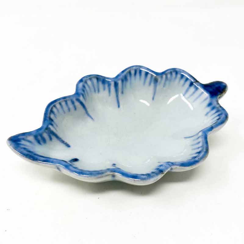Leaf Dish (4.75"x 2.75"x 1"H) image 1