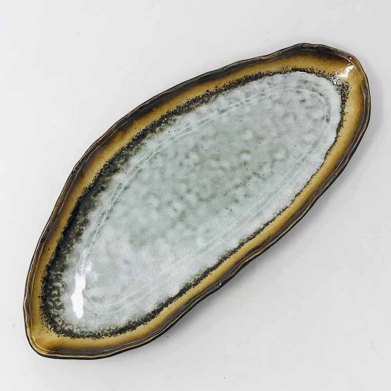 Akane Leaf Shape Plate  (13"x 4") image 0