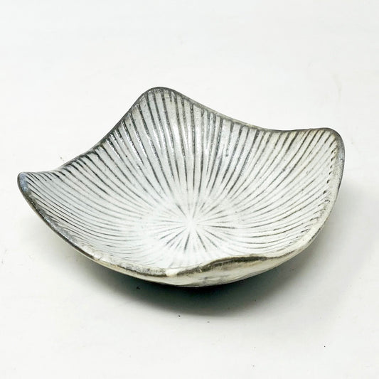 Tokusa Kobiki Small Dish (4"D) by Houju-gama image 0