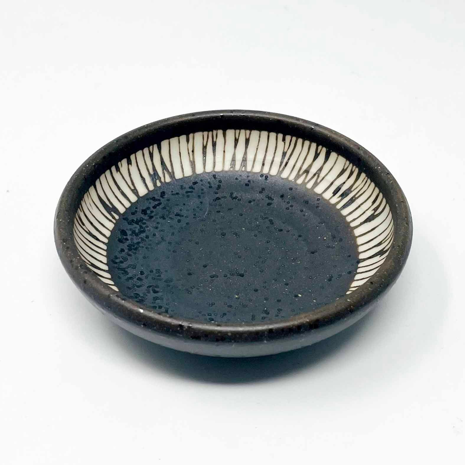 Small Dish Kushime Tokusa Kuro (3.25"D) image 0