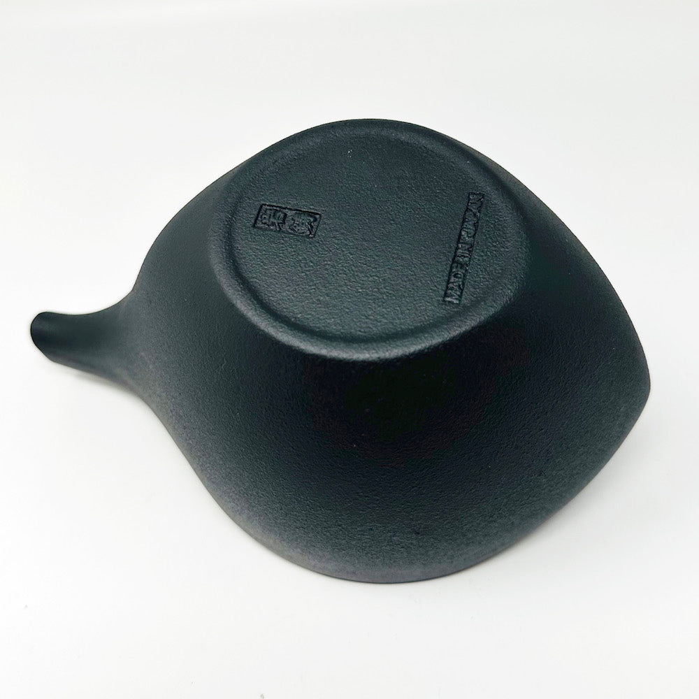 Iwachu Tetsubin Cast Iron Tea Pot (24 fl.oz ) image 4