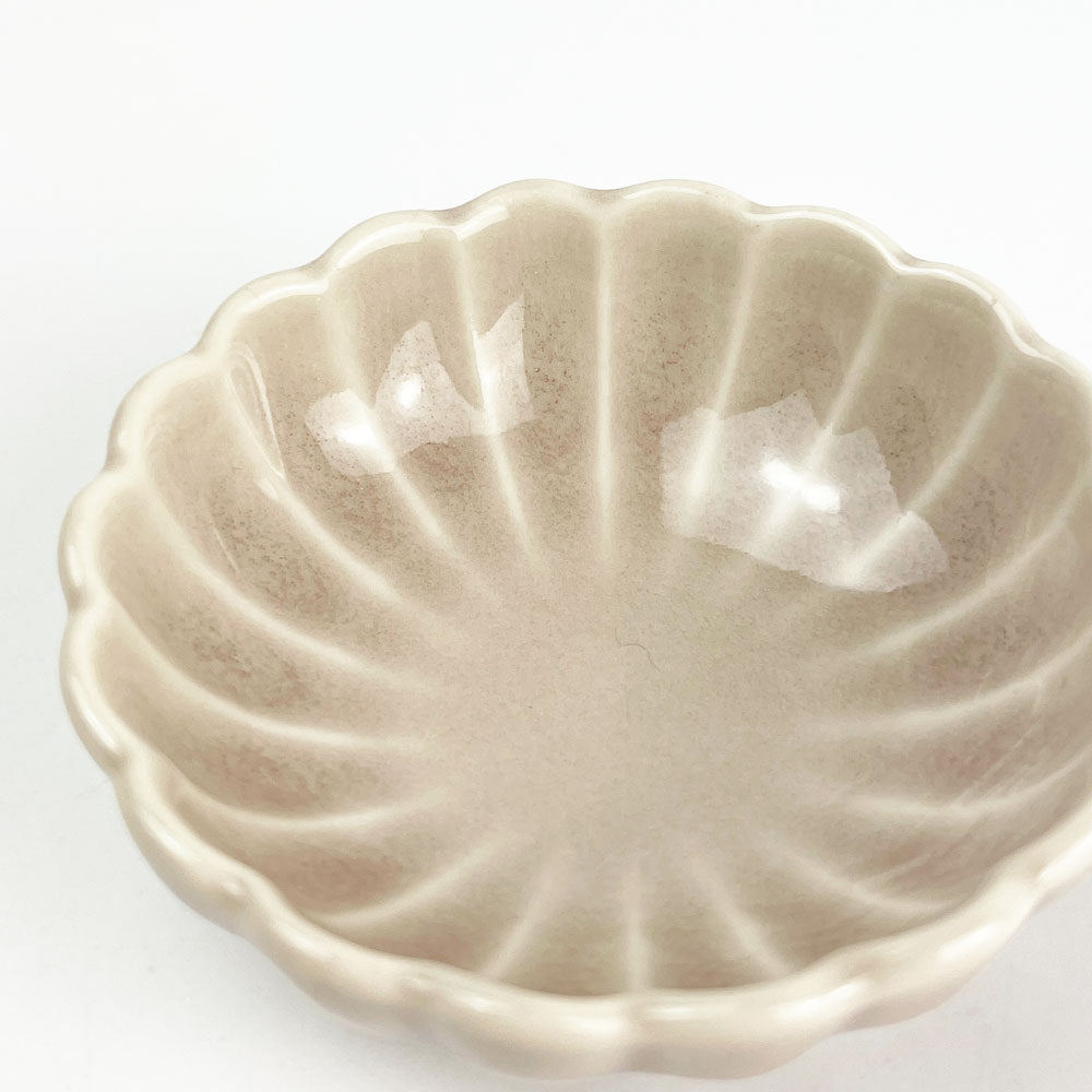 Small Chinmi Dish Sakura Haiyu (2.5"D) image 3