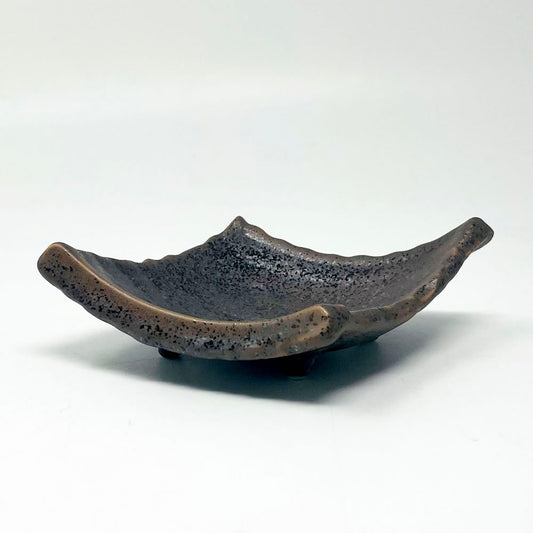 Footed Small Chinmi Dish Rhombus (5.5"x4.25") image 0