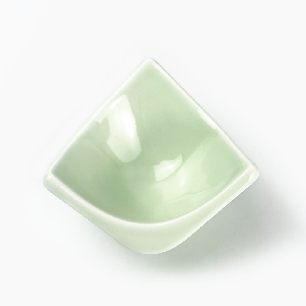 Small Chinmi Dish Triangle Light Green (3"D) image 2