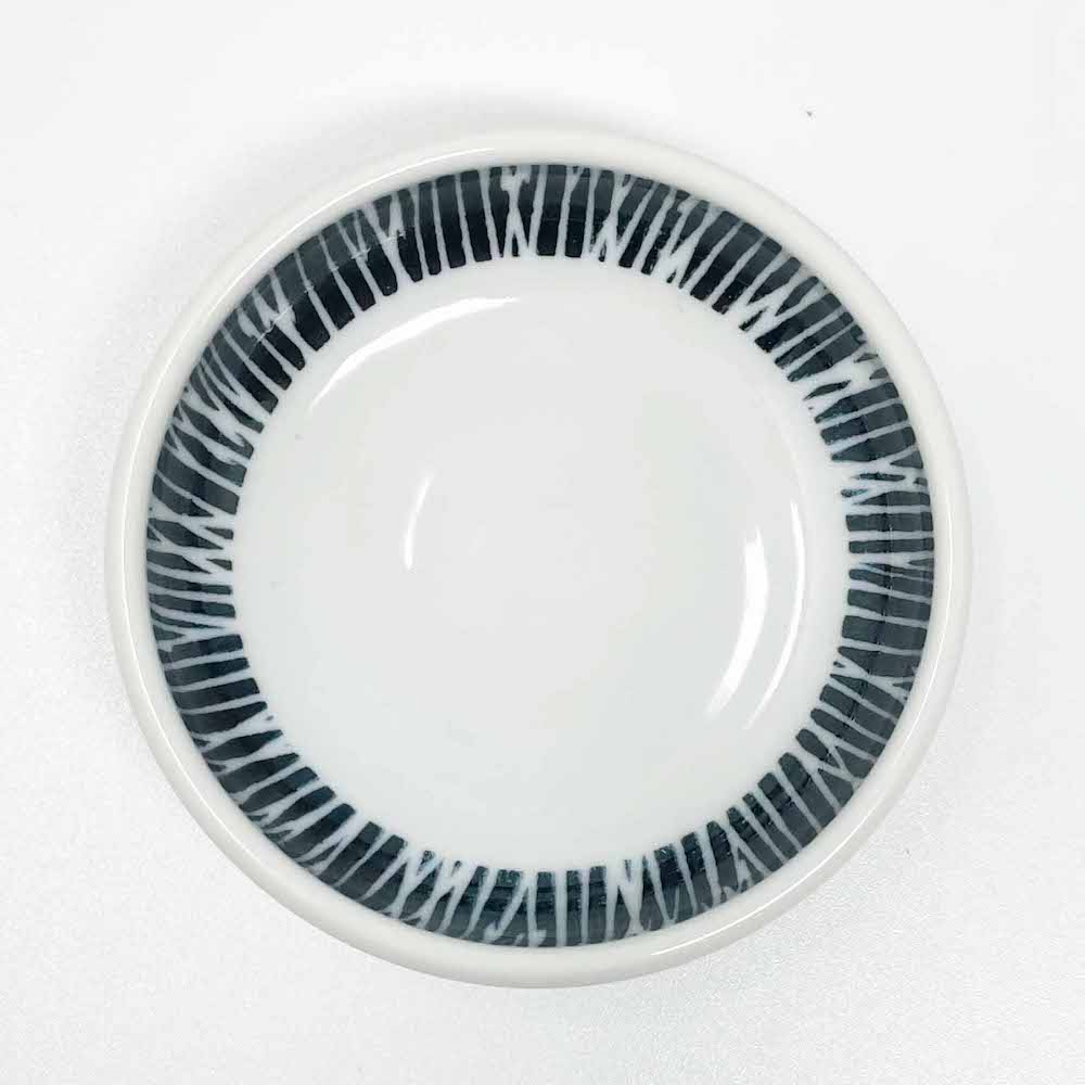 Small Dish Kushime Tokusa Shiro  (3.25"D) image 1