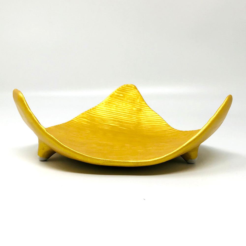 Footed Triangle Plate Kinsai Gold 金彩櫛目三角前菜皿(7.5"D) image 0