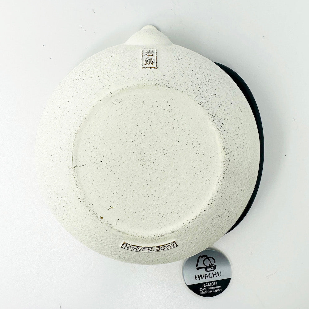 Iwachu Tetsubin Cast Iron Tea Pot (22 fl.oz ) image 4