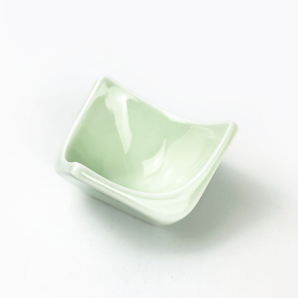 Small Chinmi Dish Triangle Light Green (3"D) image 0