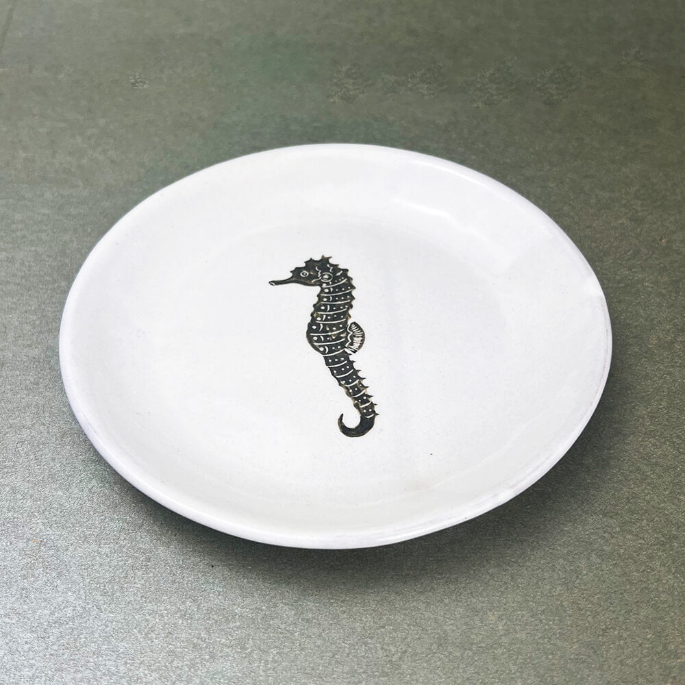 Round Plate Sea Horse (5.75"D) by Takunobu Sawada image 1