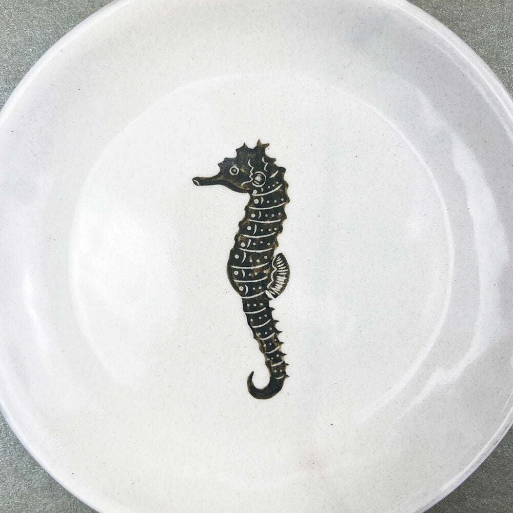 Round Plate Sea Horse (5.75"D) by Takunobu Sawada image 2