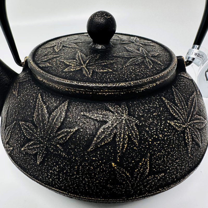 Iwachu Tetsubin Cast Iron Tea Pot (22 fl.oz ) - Image 4