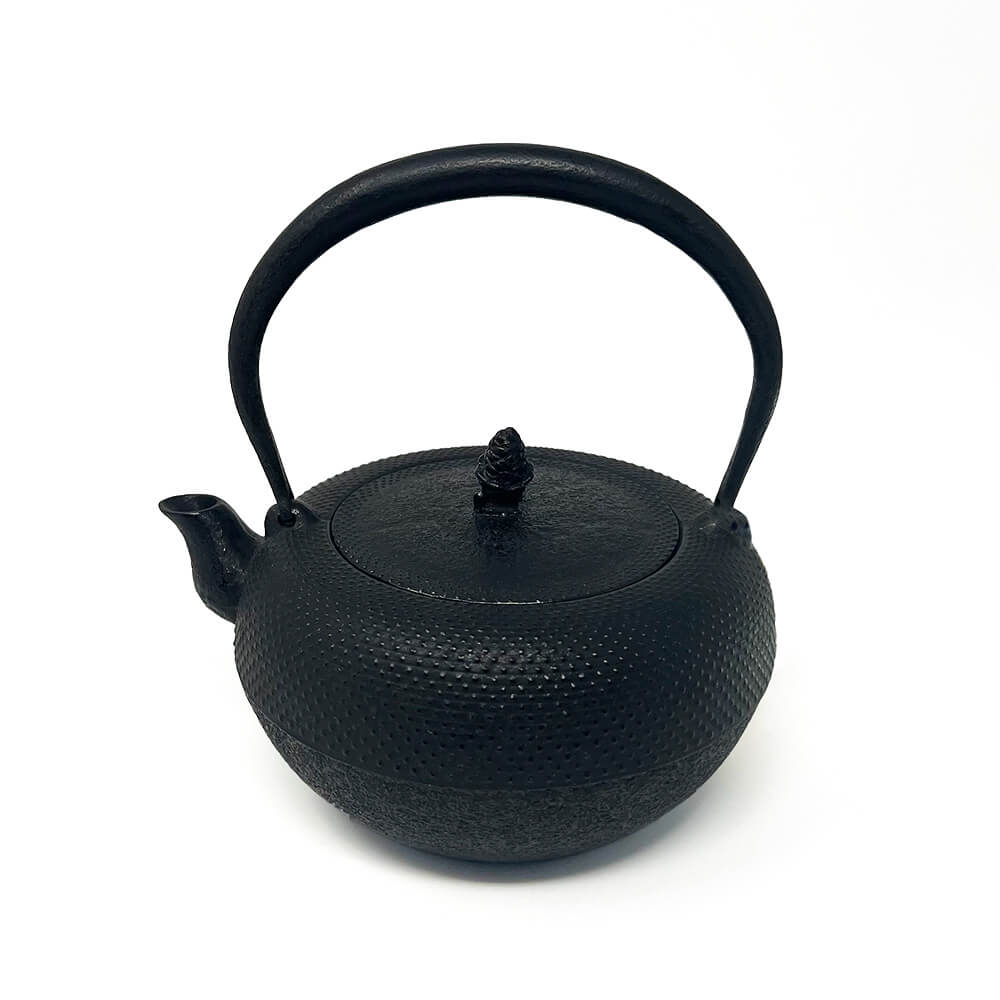 Iwachu Cast Iron Teapot – Higuchi Arare (1 Qt.)