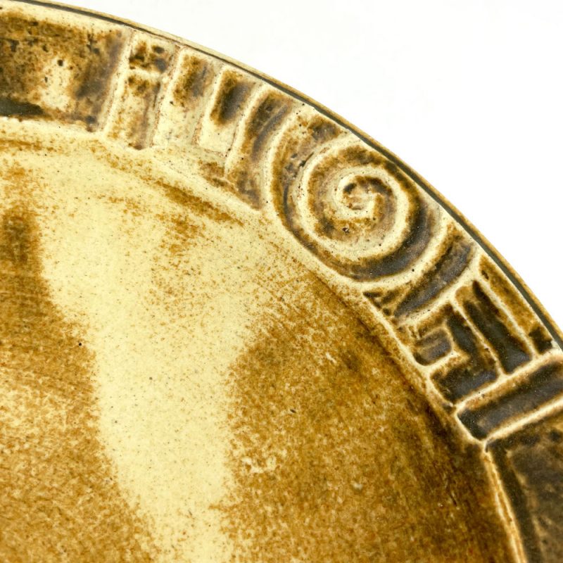 Deep Plate Jyomon Brown by Yasuko Maeda (8.5"D)