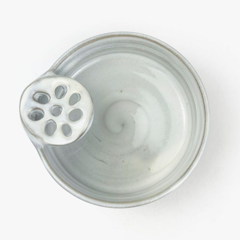 Tetote Ladle Stand White (4.25"D) by Keishuugama
