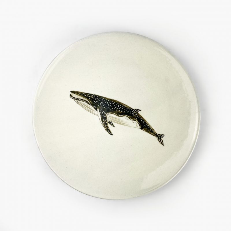 Round Plate Grizzly Bear (7.75"D) by Takunobu Sawada