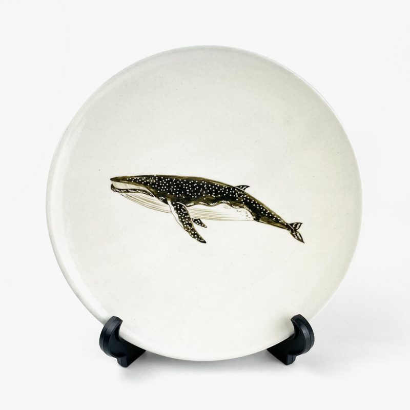 Round Plate Grizzly Bear (7.75"D) by Takunobu Sawada